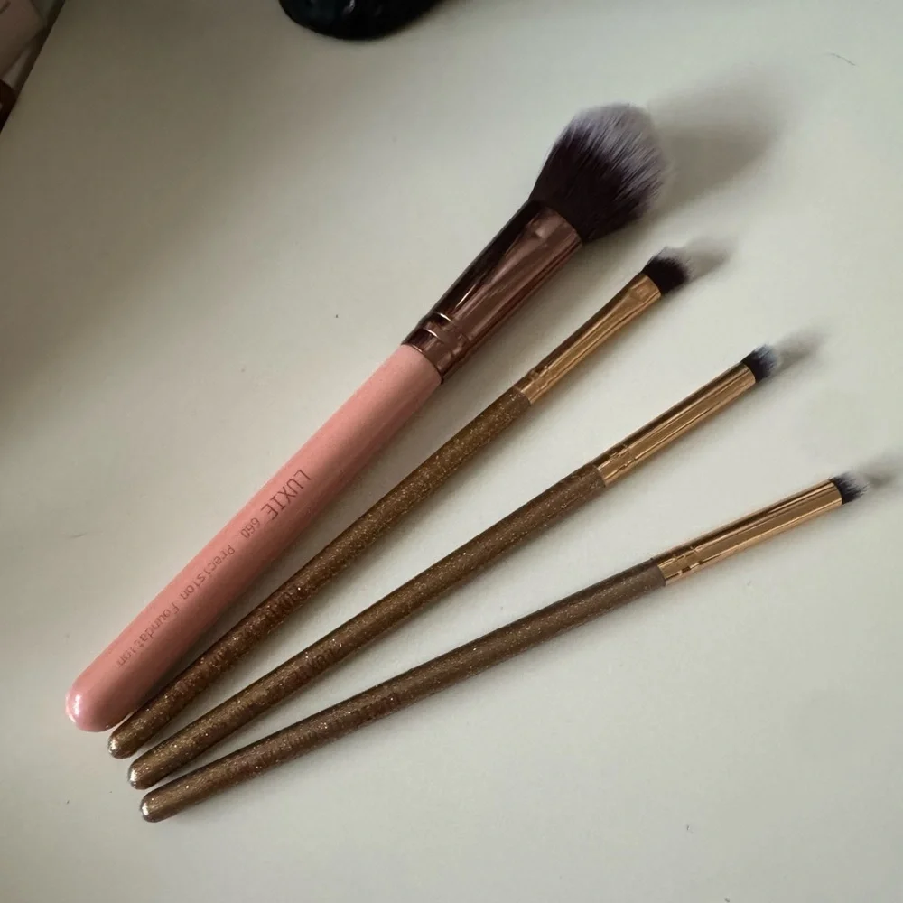 Luxie 660 Foundation Brush + 131 141 111 Eye Brush Set 4pc